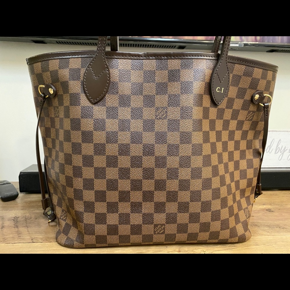 Louis Vuitton Neverfull MM - Picture 11 of 14
